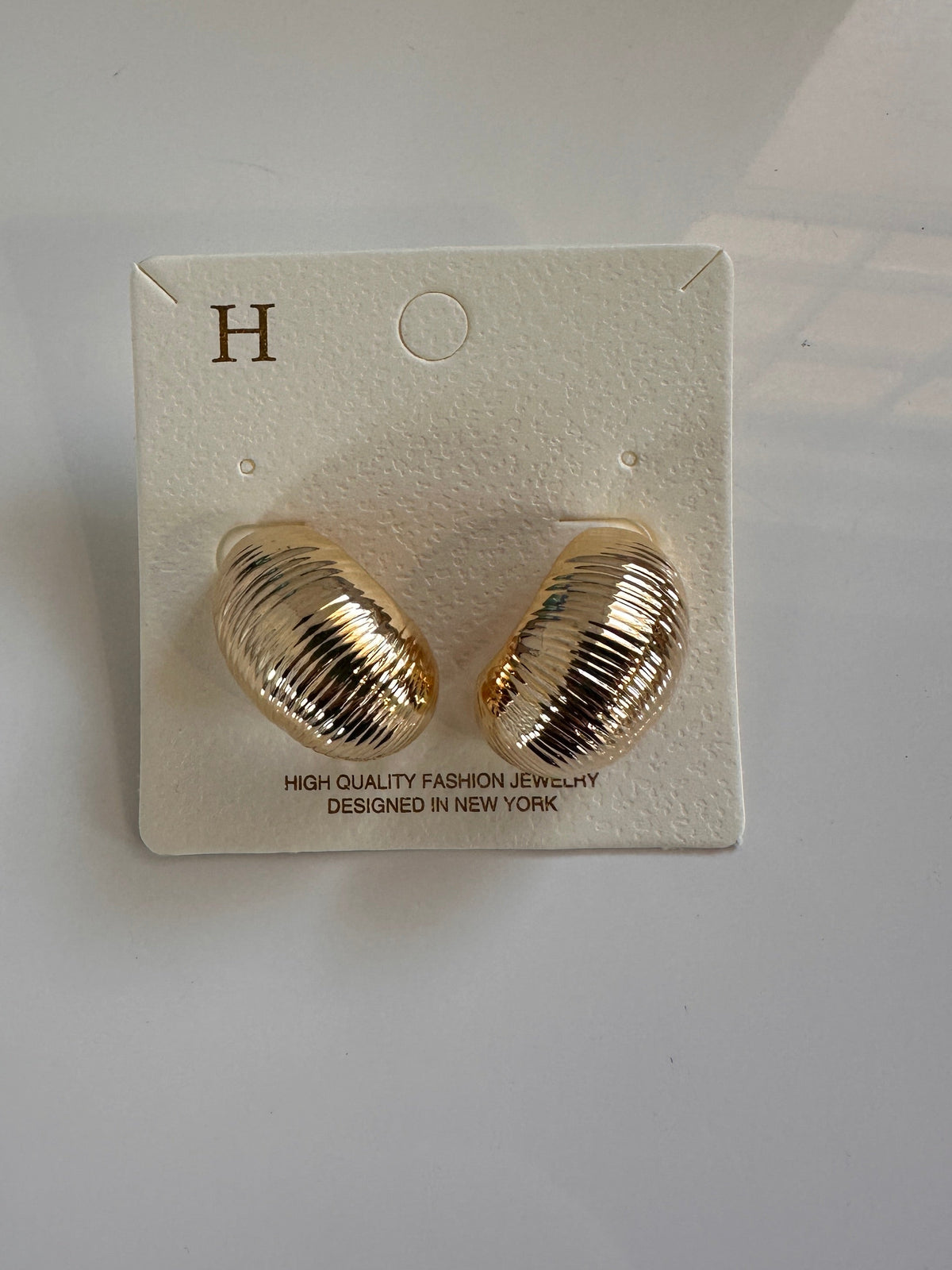 Ribbed Gold Dome Huggies